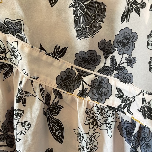 LOFT Plus Floral Top - Picture 2 of 9
